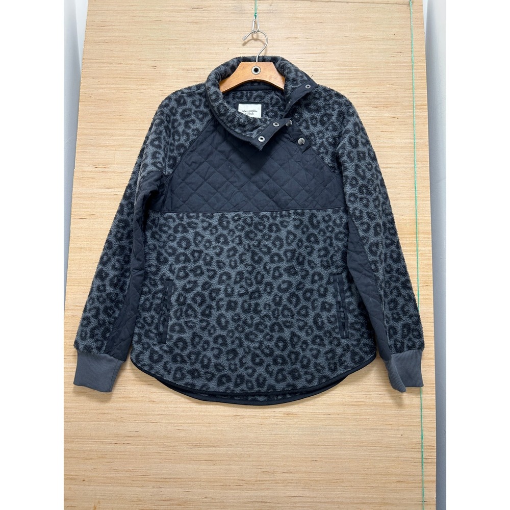 Abercrombie & Fitch Gray Leopard Print Asymmetrical Snap Fleece Pullover Small